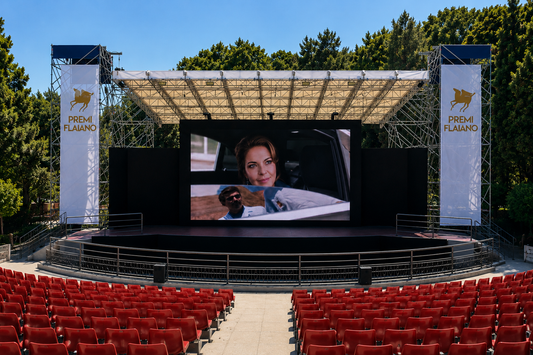 Digital Signage in Stadiums and Shopping Malls: How to Choose the Ideal Solution